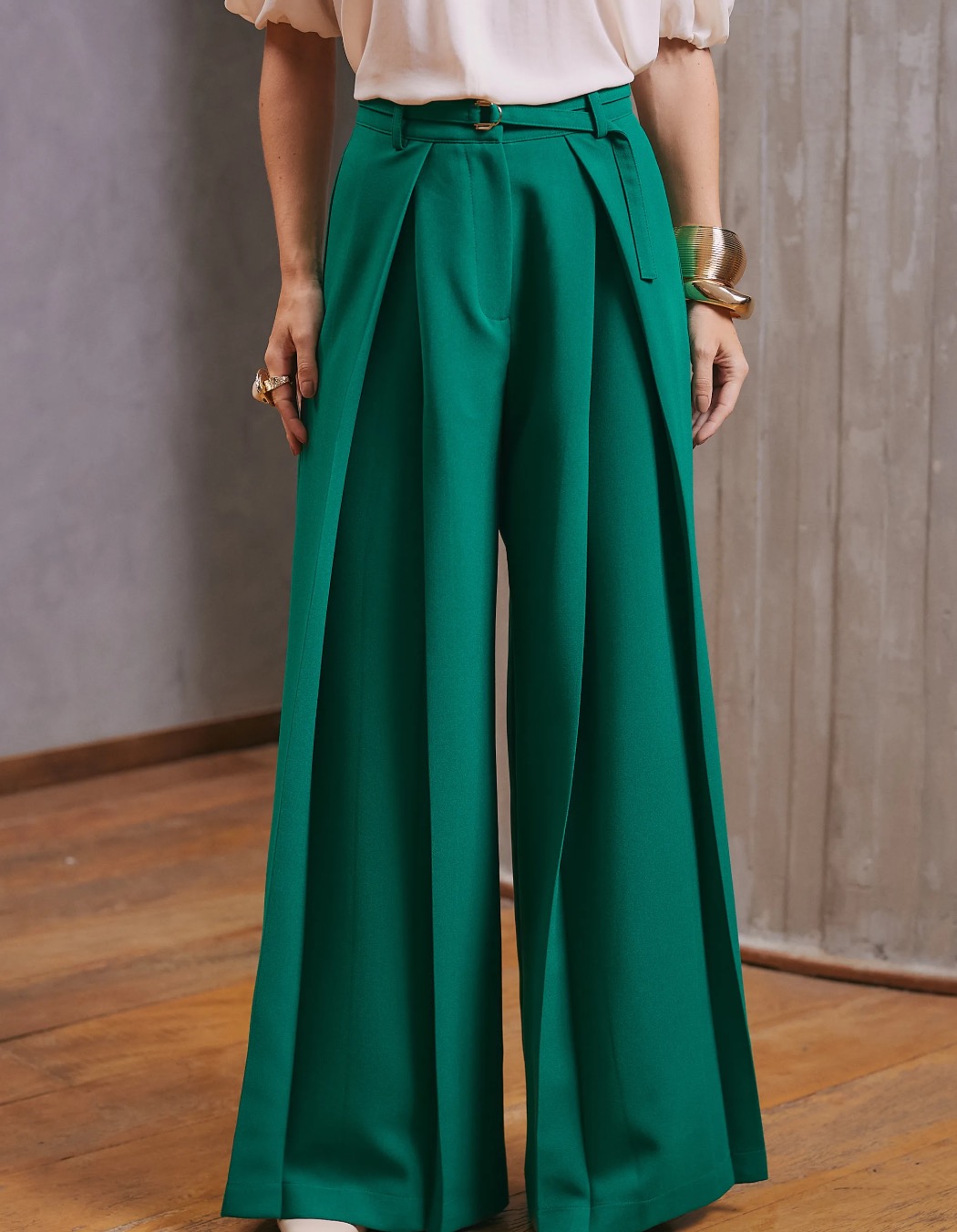 PANTALONA COM PREGAS